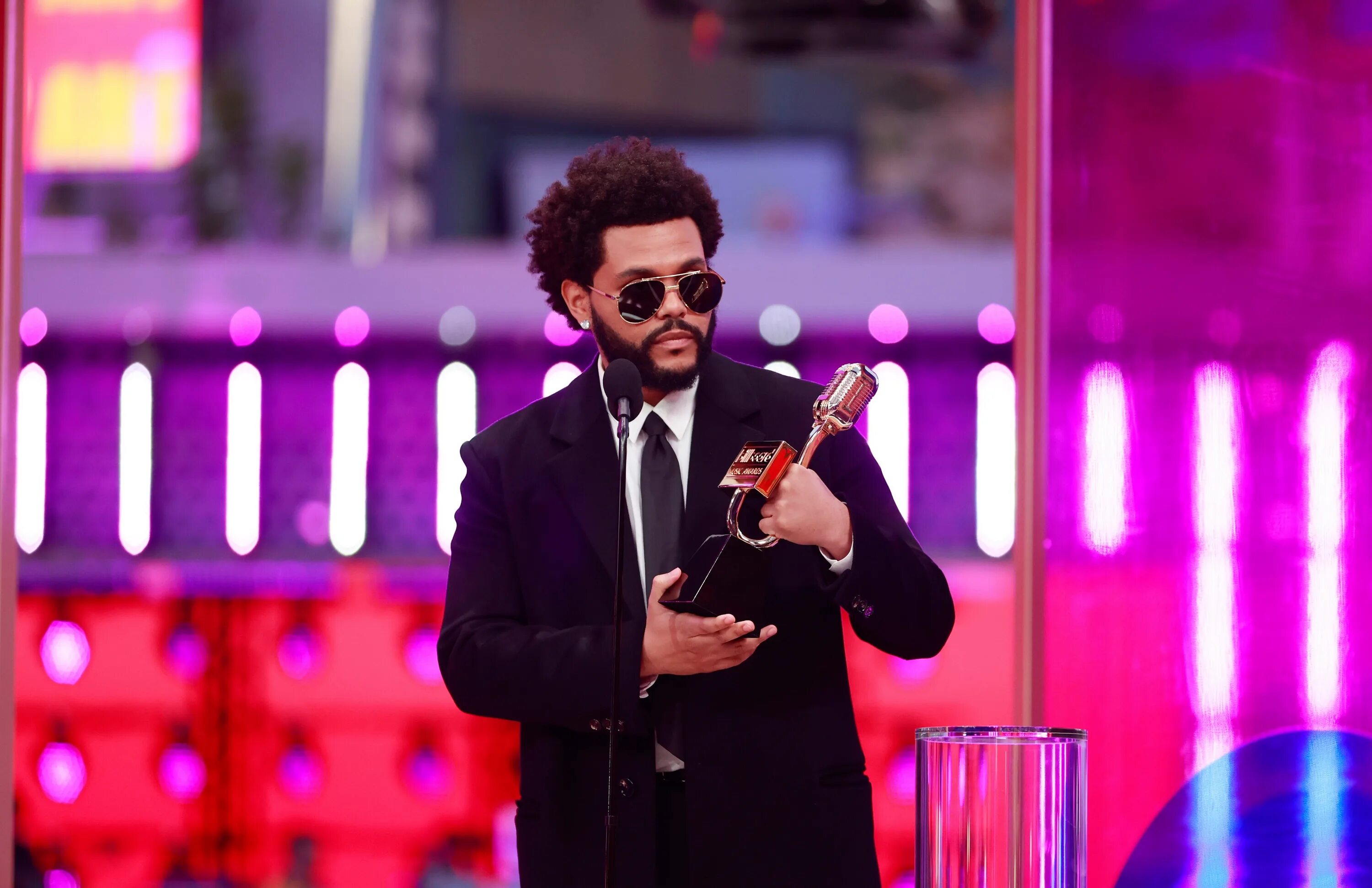 The Weeknd 2022 певец. Billboard Music Awards 2021 winners. Американские Певцы 2021. Известные Певцы 2022. Топ 100 песен 2024г