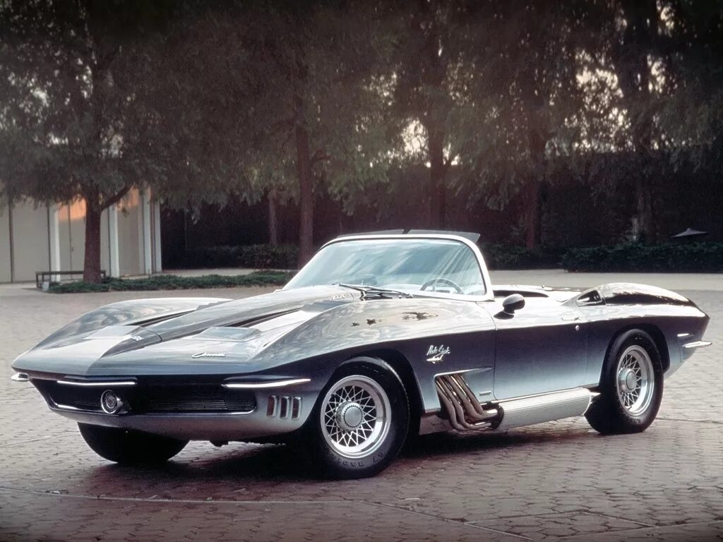 Shevrolet corvet 1961. Mako shark шевроле. Шевроле шарк. Chevrolet corvette 1962. Chevrolet corvette mako shark autoart 1 18.
