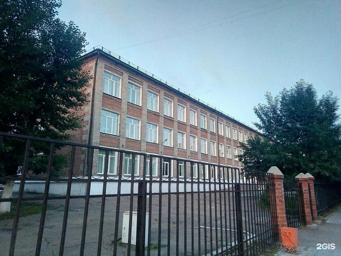 Школа 51 киров. Средняя общеобразовательная школа no 51. Школа моу сош 51. 51 школа саратов. Средняя общеобразовательная школа no 51.