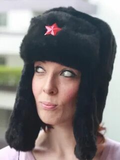 Девочка в ушанке
