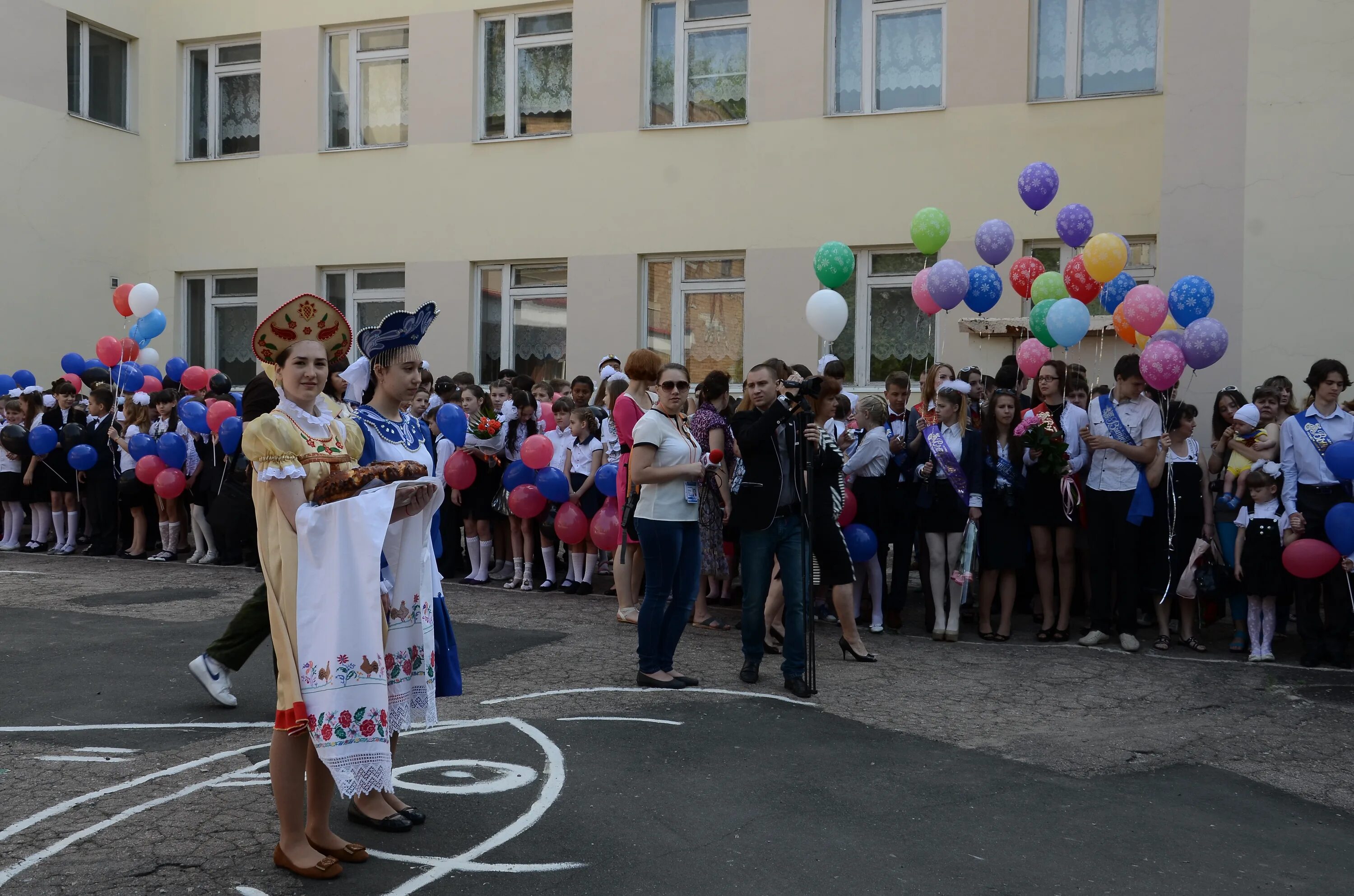 18 школа донецк ростовская область. 18 школа донецк. Открытие школы. Школа 106 донецк. Школа номер 18 города донецка.