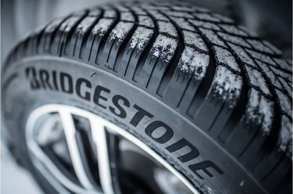 205 r16c 110/108r. Автошины бриджстоун зимние. Bridgestone blizzak revo sr02. Bridgestone blizzak ws-60 235/45 r18 90w. Зимняя шина bridgestone бриджстоун.