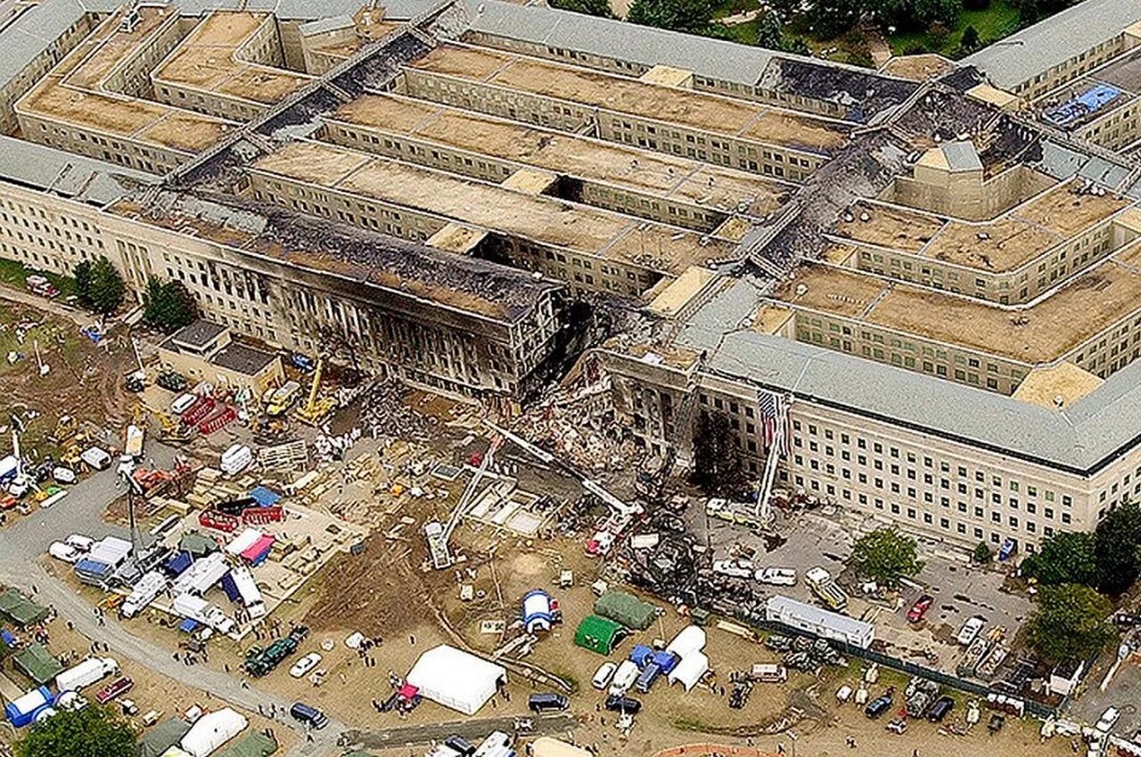 Будут ли восстанавливать крокус после теракта. Теракт 11 сентября 2001 Пентагон. 11 Сентября 2001 башни Пентагон. 11 Сентября 2001 Пентагон самолет. Самолет в Пентагон 11 сентября.