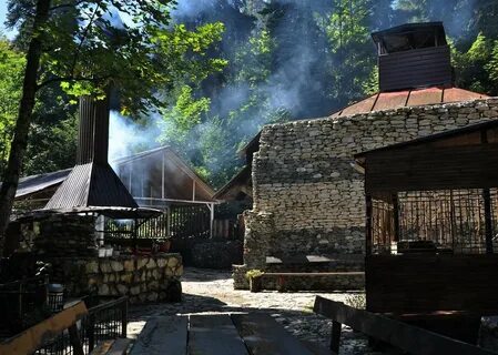 Кафе на озере рица