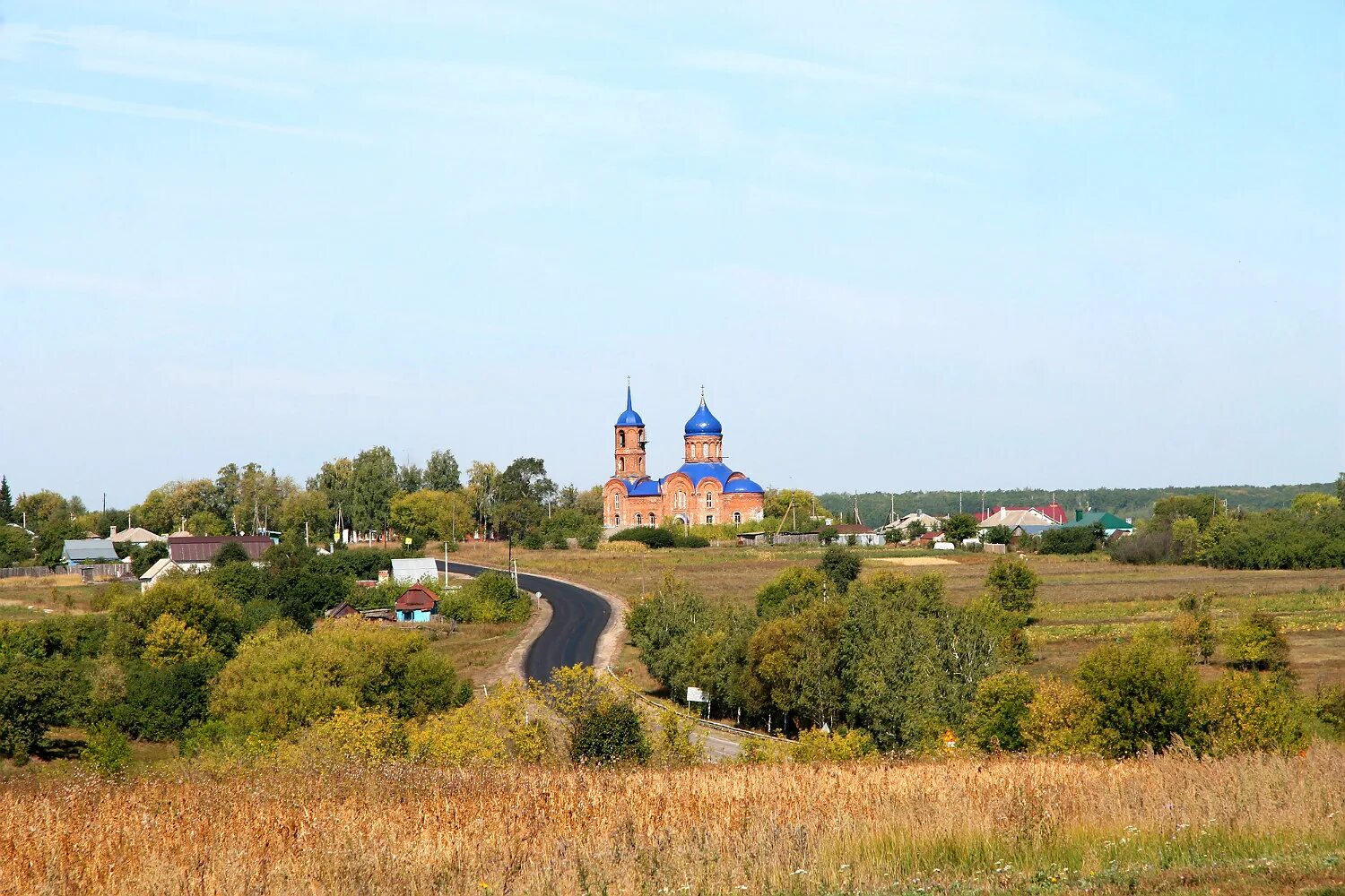 Село плавное. Ворон-Лозовка Хлевенского района храм. С ворон Лозовка Липецкая область храм Михаила Архангела. Село Воронежская Лозовка храм Архангела Михаила. Село ворон Лозовка Воронежская область.