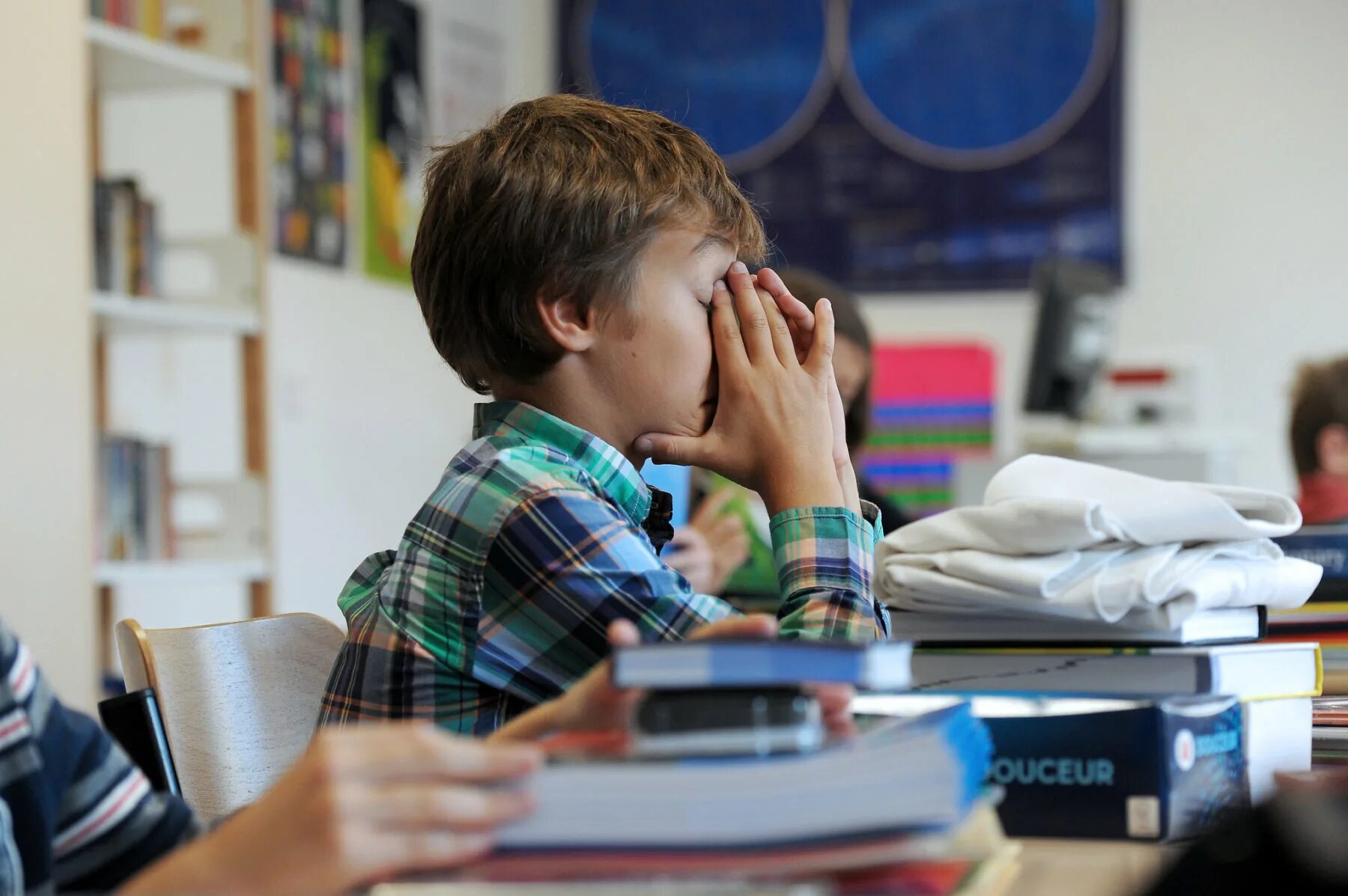 Школьная тревожность. Стресс школьника. Тревожный ребенок в школе. "Дети и стресс". Стресс у детей школьного возраста.