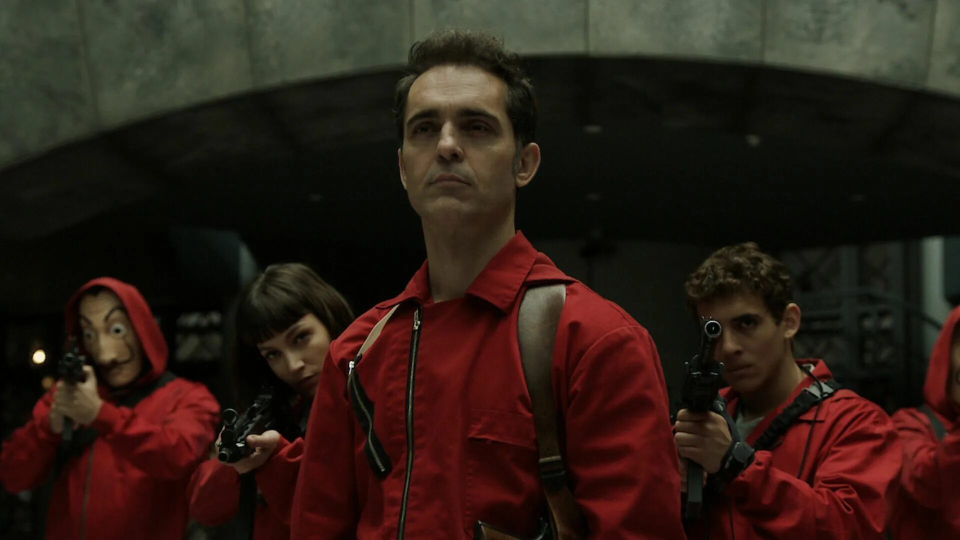 Берлин нетфликс 2025. La casa de papel сериал. бумажный дом сериал нетфликс. педро алонсо бумажный дом. испанский сериал бумажный дом.
