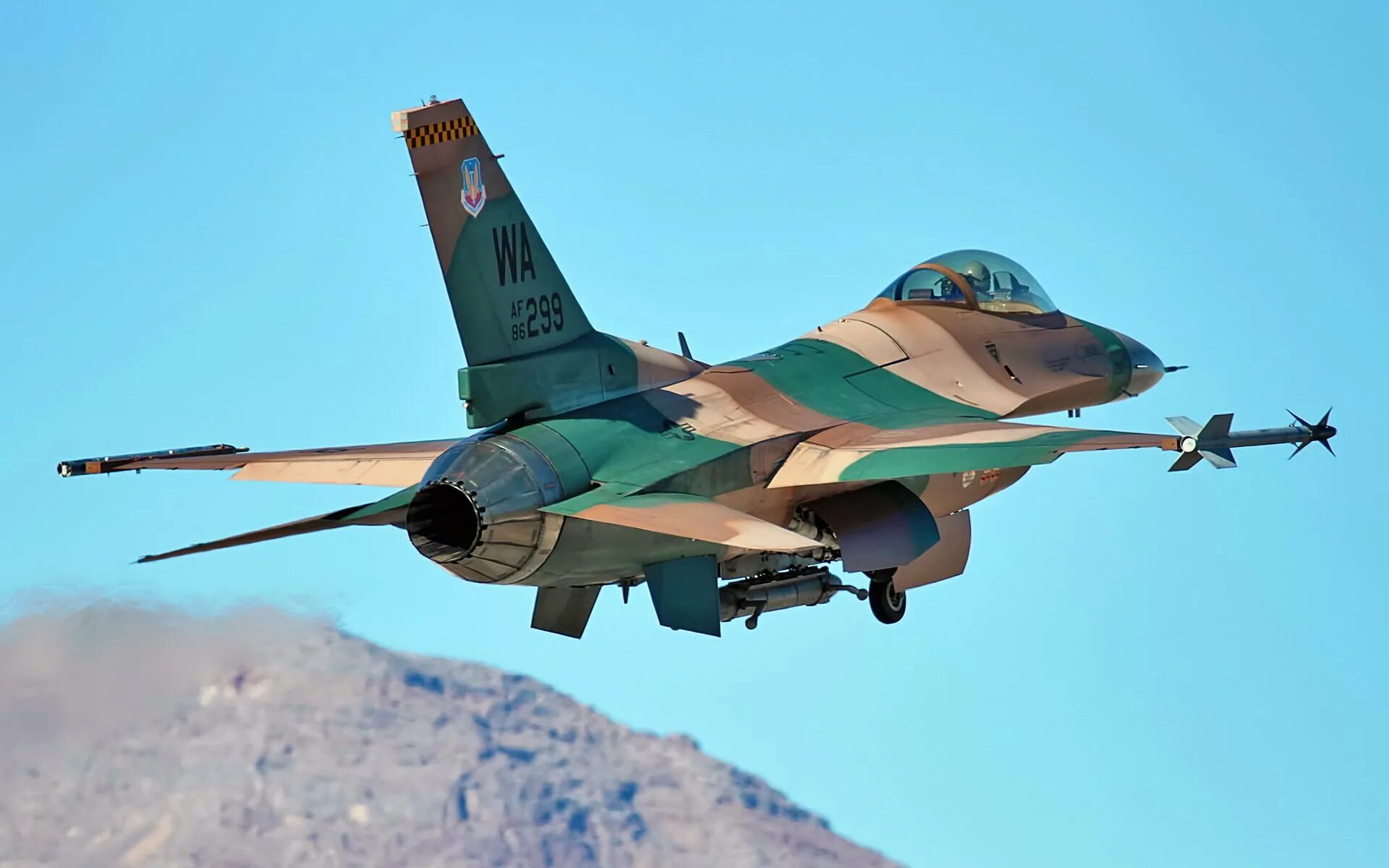 F 16 g 3. Ф 16 истребитель. F16. F-16 самолет. F 16 Falcon.