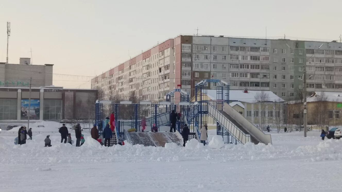 Погода усинск. Усинск центральнаемва площадь. Усинск площадь Босовой. Площадь администрации Усинск. Площадь Босовой Усинск новый год.