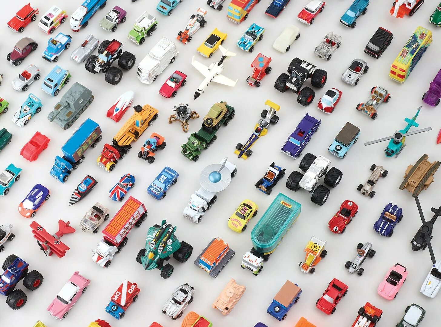 Микро машинка. Micro Machines игрушки. Micro Machines Toy cars. Micro Machines минивэн.