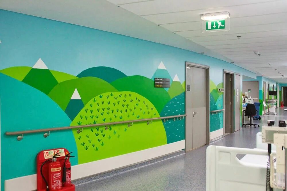 Paint a hospital. Стены в детской больнице. Роспись стен в детской больнице. Стены в детской поликлинике. Роспись стен детская поликлиника.