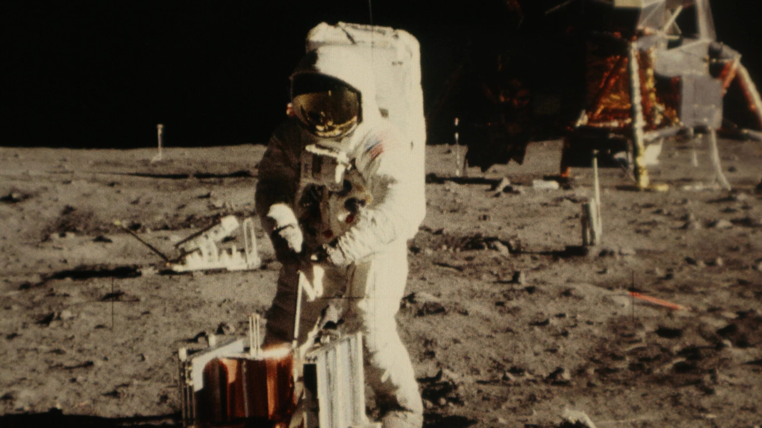 Armstrong on the moon. Аполлон 11 пассажиры.