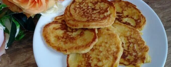 Блюда из кукурузной крупы. Оладьи с кукурузной кашей. Оладьи из кукурузной каши. Оладьи из кукурузной крупы. Оладьи с кукурузной кашей.