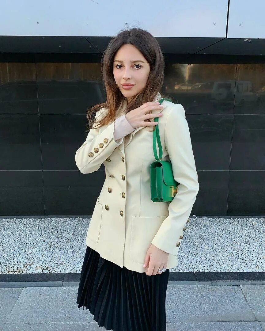 Диана манасир и ростислав багиров. Дочь крупного бизнесмена. Дочь крупного бизнесмена. Дочь крупного бизнесмена. Дочь миллиардера погибшая в швейцарии с моста.