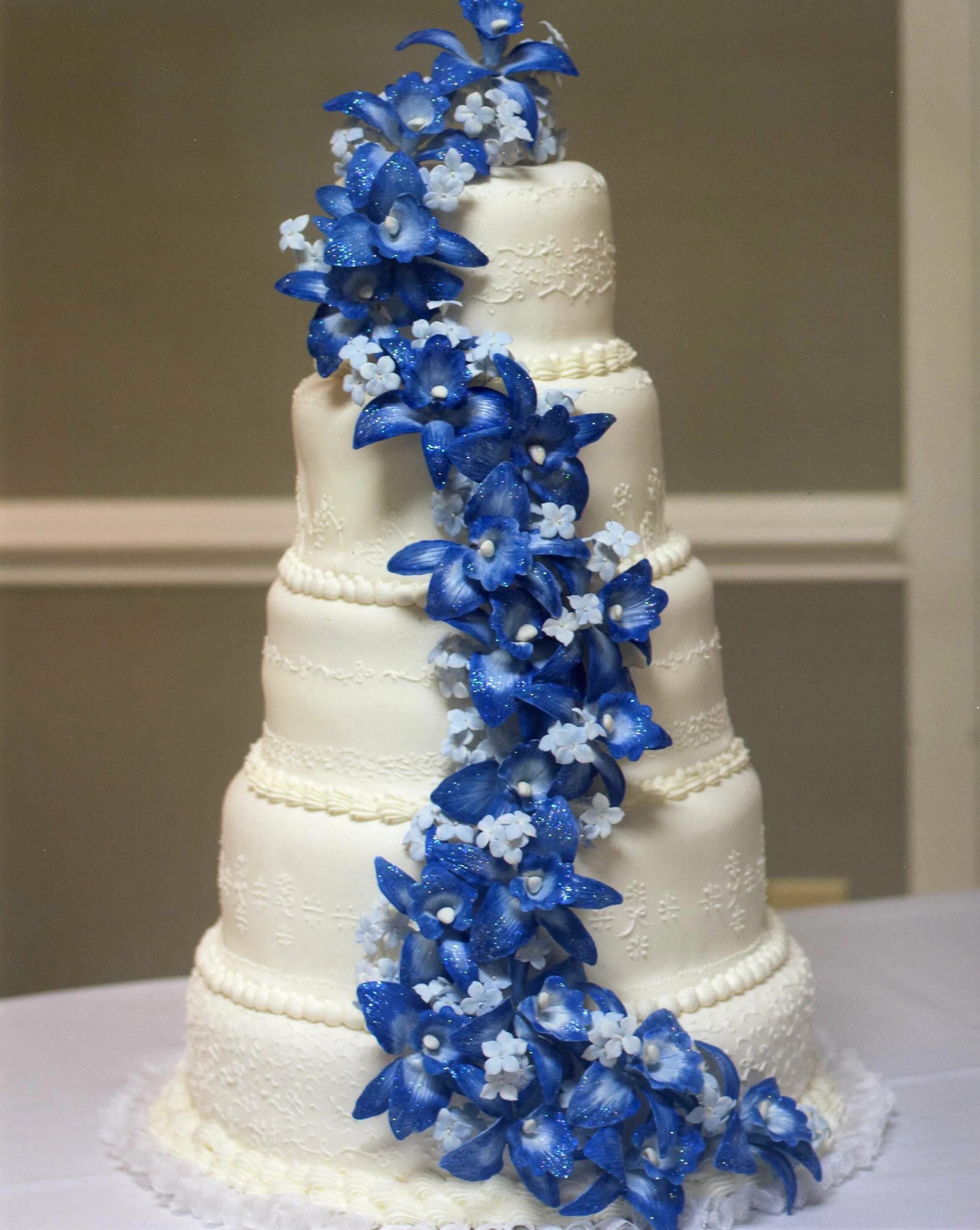 Кремово синий. Свадебный торт в голубых тонах. Свадебный торт в синем цвете. Свадебный торт в голубом цвете. Свадебный торт синий с белым.