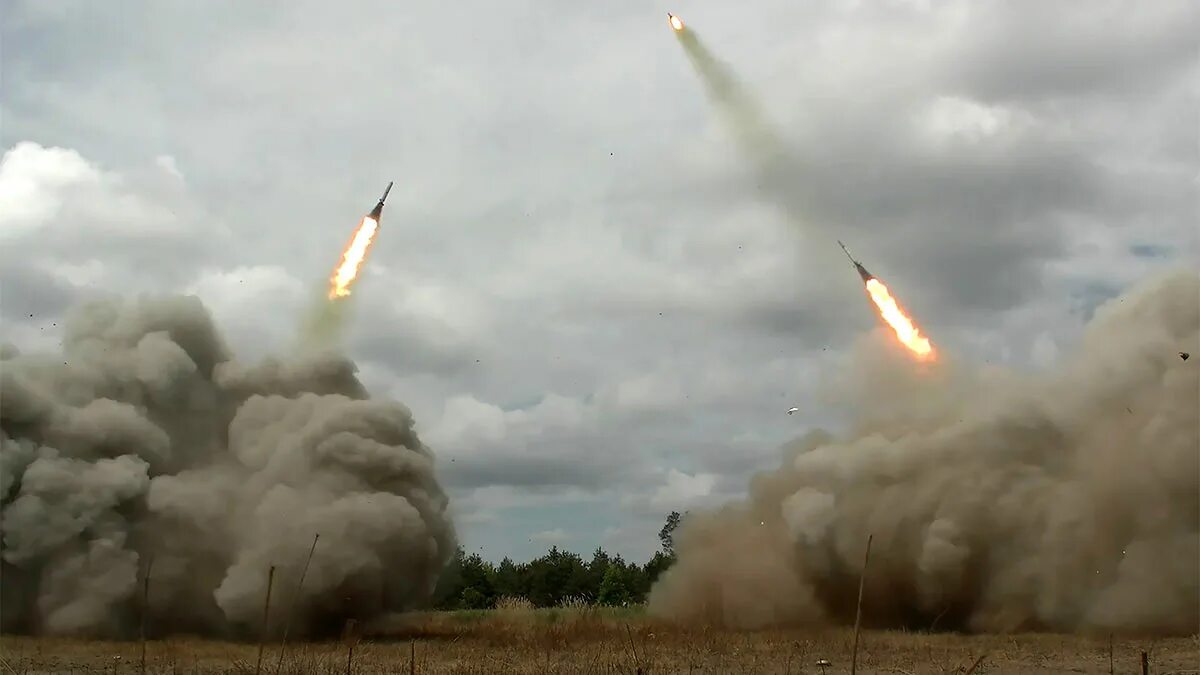 Ракетный удар вкс. Торнадо РСЗО. РСЗО ураган ракета. РСЗО ураган ВСУ. Российские ракеты.