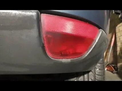 Замена лампы задней противотуманной фары