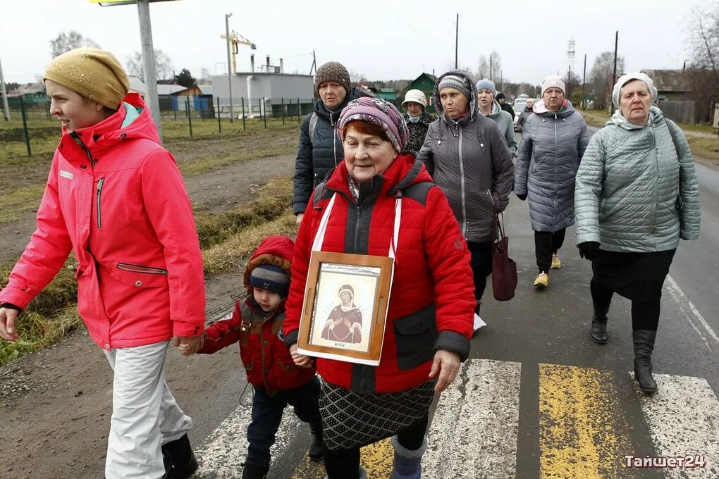 Крестный ход в Тайшете. Православный ход хоругви. Крестный ход в хреново. Крестный ход Кишерть.