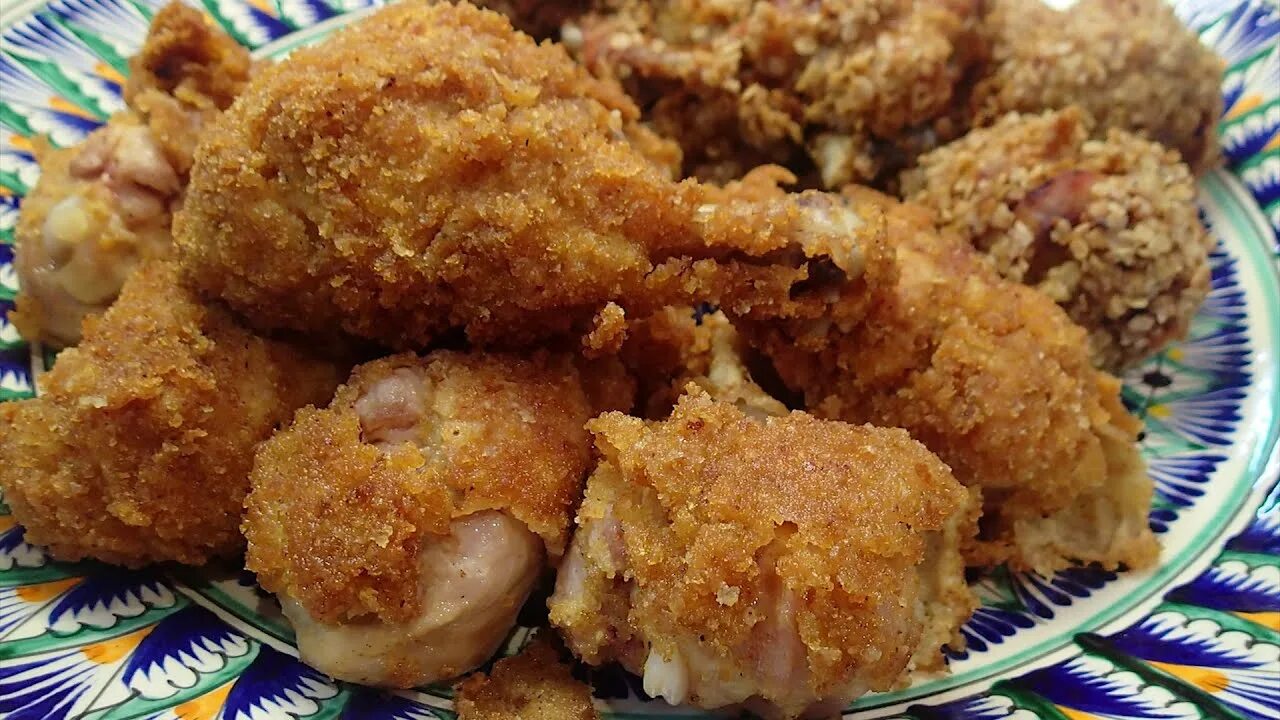 Как приготовить хрустящие голени. Куриные ножки в овсяных хлопьях. куриная голень в казане. куриные ножки в овсяных хлопьях в духовке. куриные голени с овсяными хлопьями.