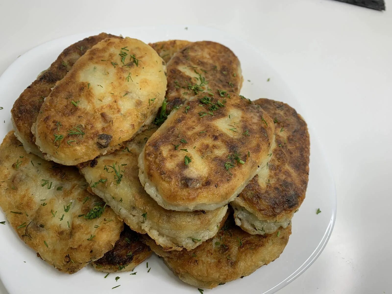 Зразы картофельные с фаршем. Зразы картофельные с фаршем в духовке пошаговый рецепт с фото. Украинские вареники. Рецепт постных картофельных. Картофельные клезы с грибами.