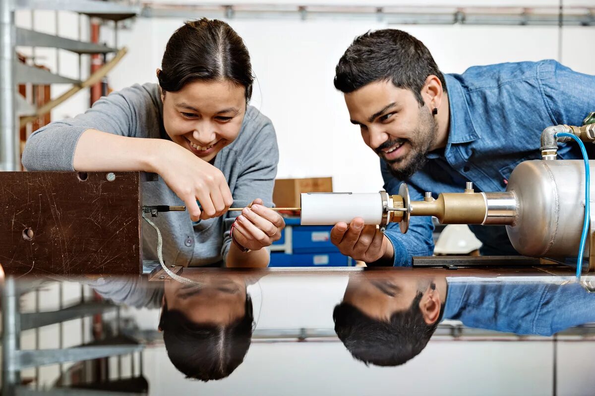 Люди на стройке. Electrician. Программная инженерия. Career engineer. Инженерно-экологические изыскания для строительства.