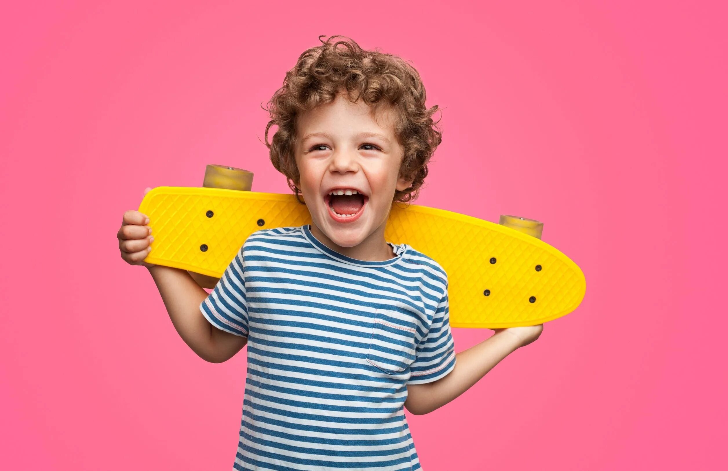 Мальчик думает. Is it a kid. It kids. Истерика у ребенка. Is it a kid.