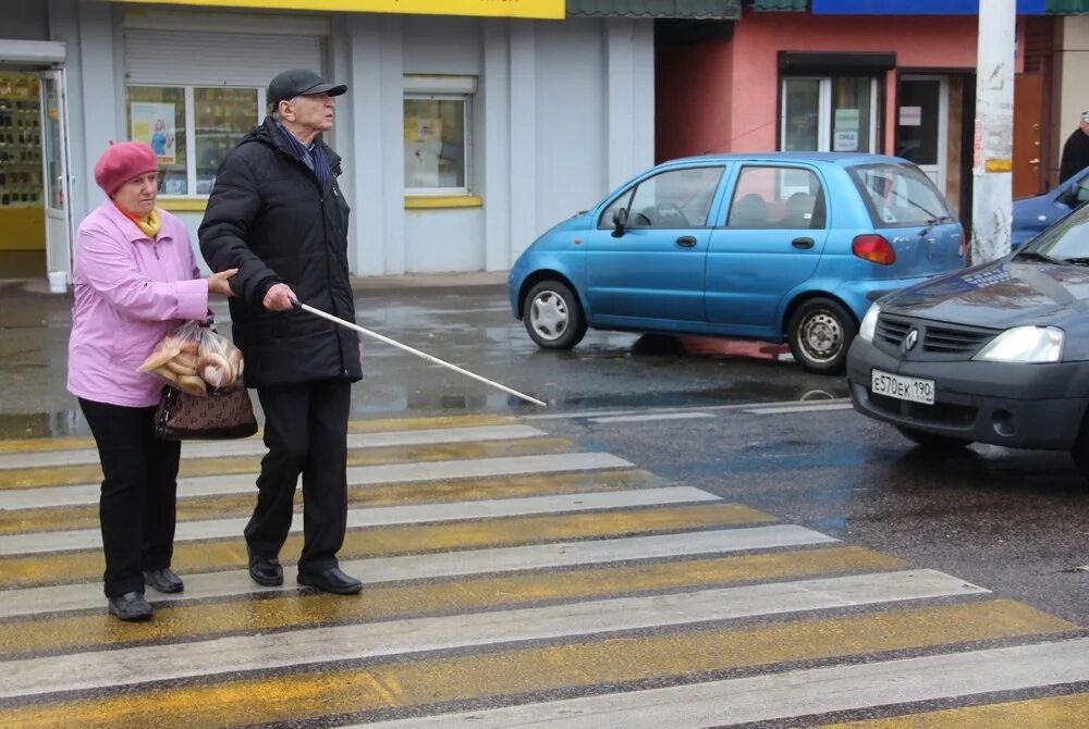 Слабовидящие инвалиды