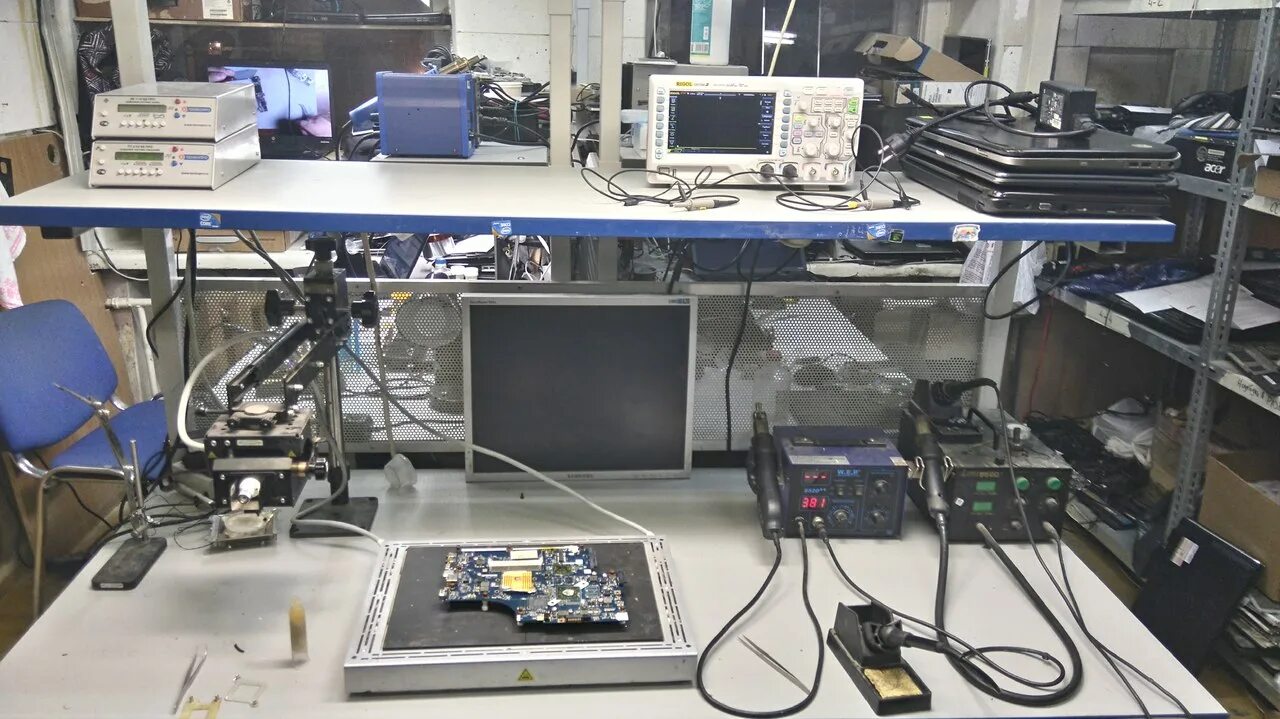 Конференц-стол "xten" xoct 220. Оборудованное рабочее место в офисе. Мастерская по ремонту компьютеров. Реконструкция рабочего места. К32 стол радиомонтажника белтема.