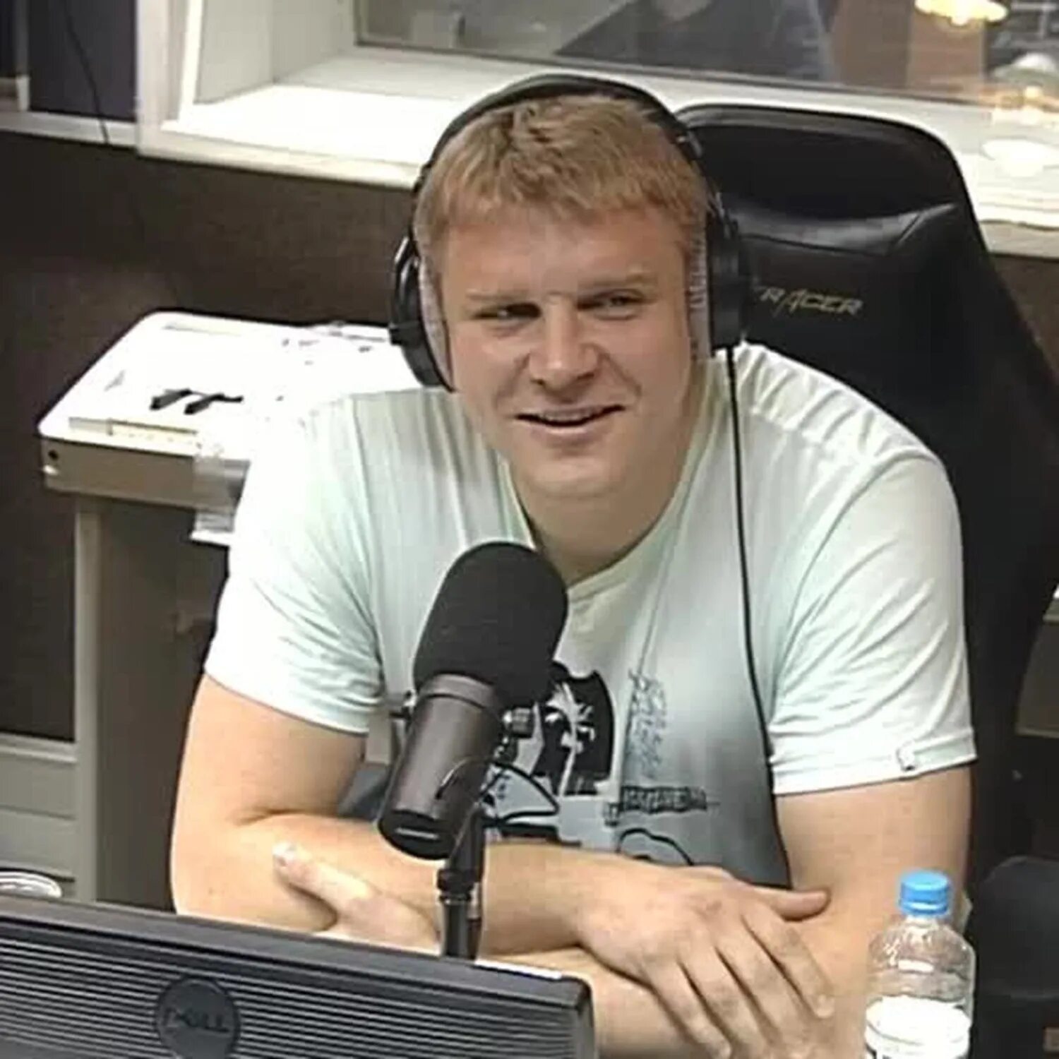 Алёна матвеева радио маяк. Радио маяк хочу все знать. Ведущий на маяке хочу все знать. Радио маяк хочу все знать. Хочу всё знать радиопередача.