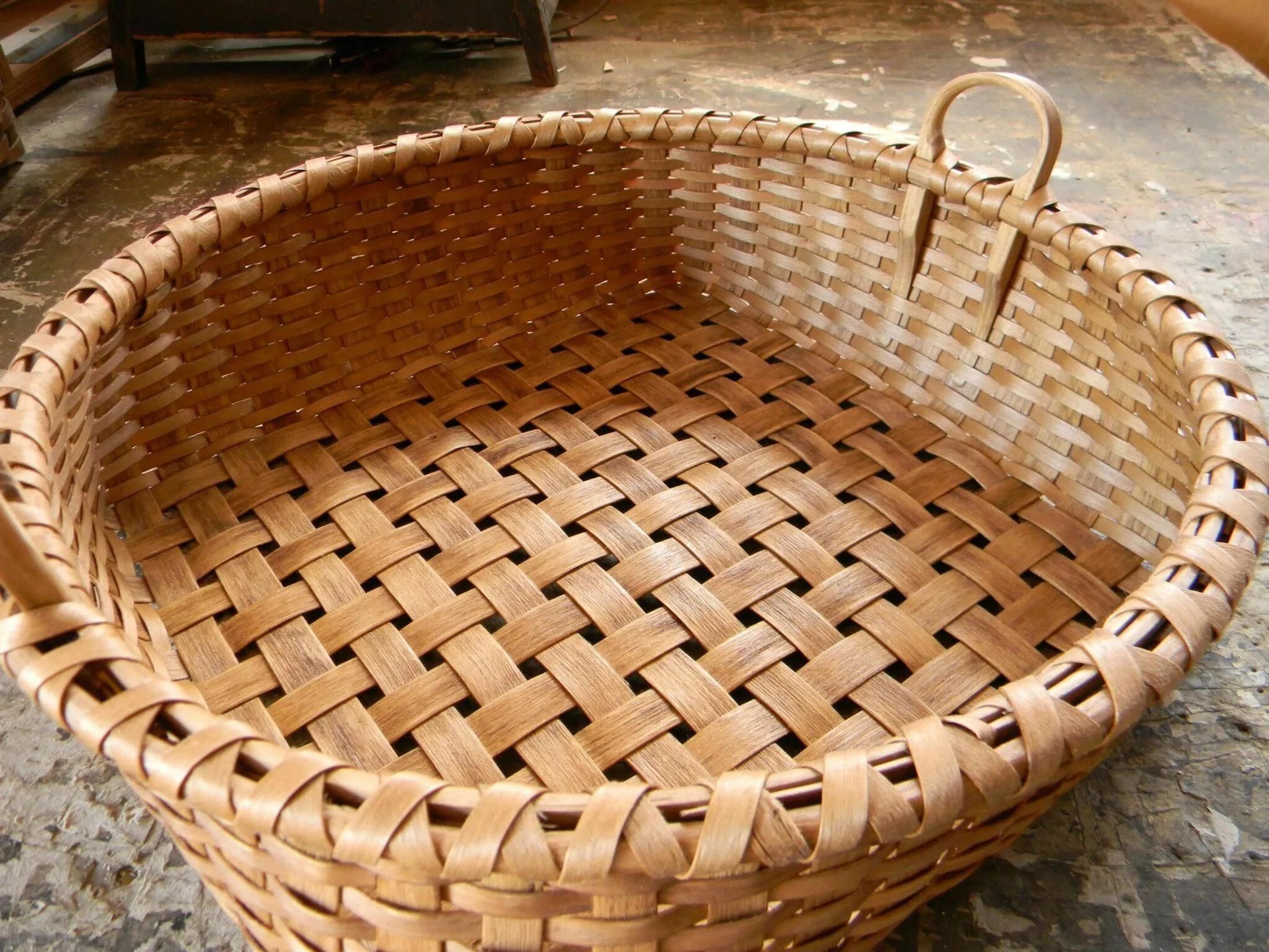 корз. как плести из ротанга своими руками корзины. корзиночка из ротанга. плетение peeta tinay. как плести из ротанга своими руками корзины.