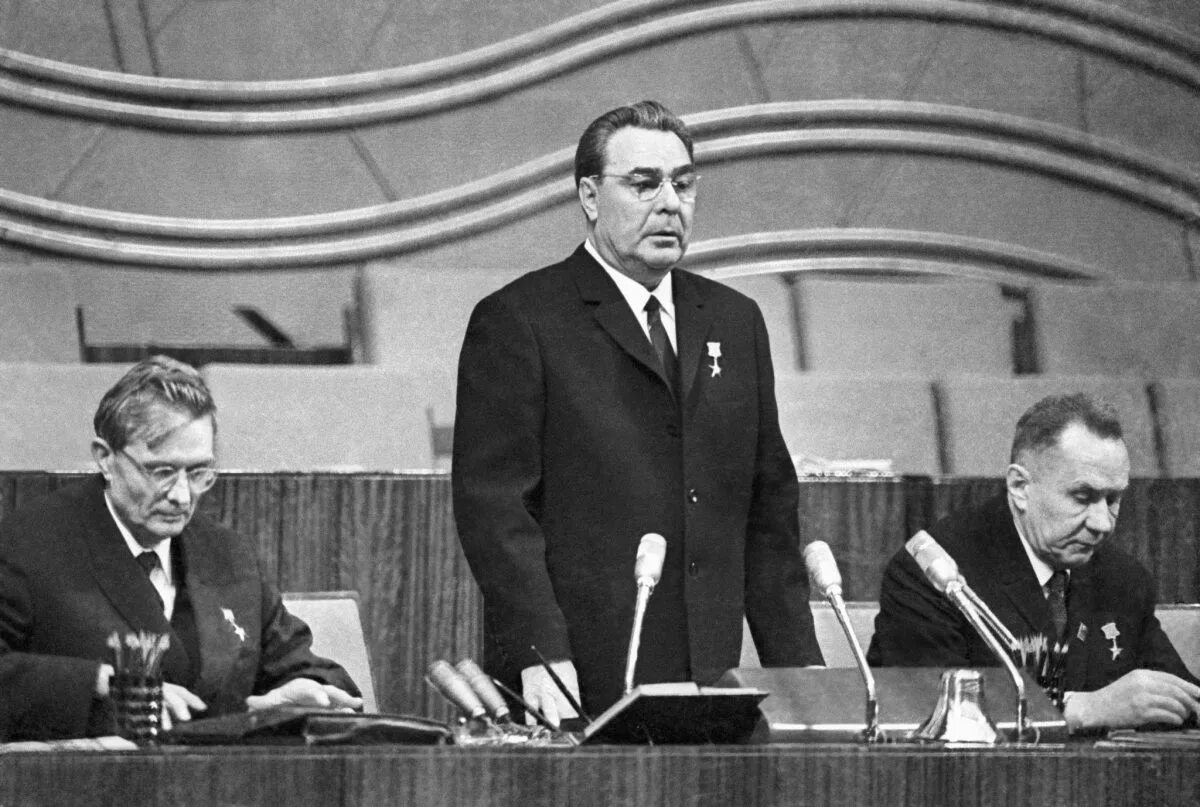 Брежнев 1966. Генеральный секретарь цк псс. Брежнев 1964. Брежнев 1964 цк кпсс. Избрание брежнева генеральным секретарем цк кпсс.