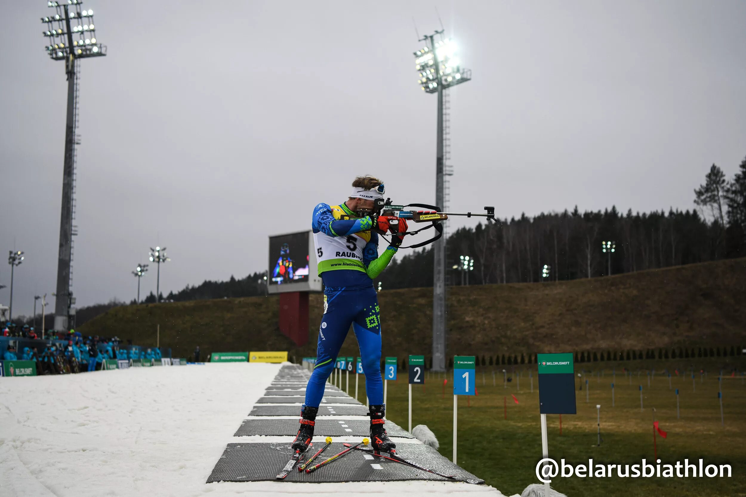 Биатлон россия. Эдуард латыпов. Биатлон минск петрович моисей. Кручинкина биатлон. Биатлон заставка.
