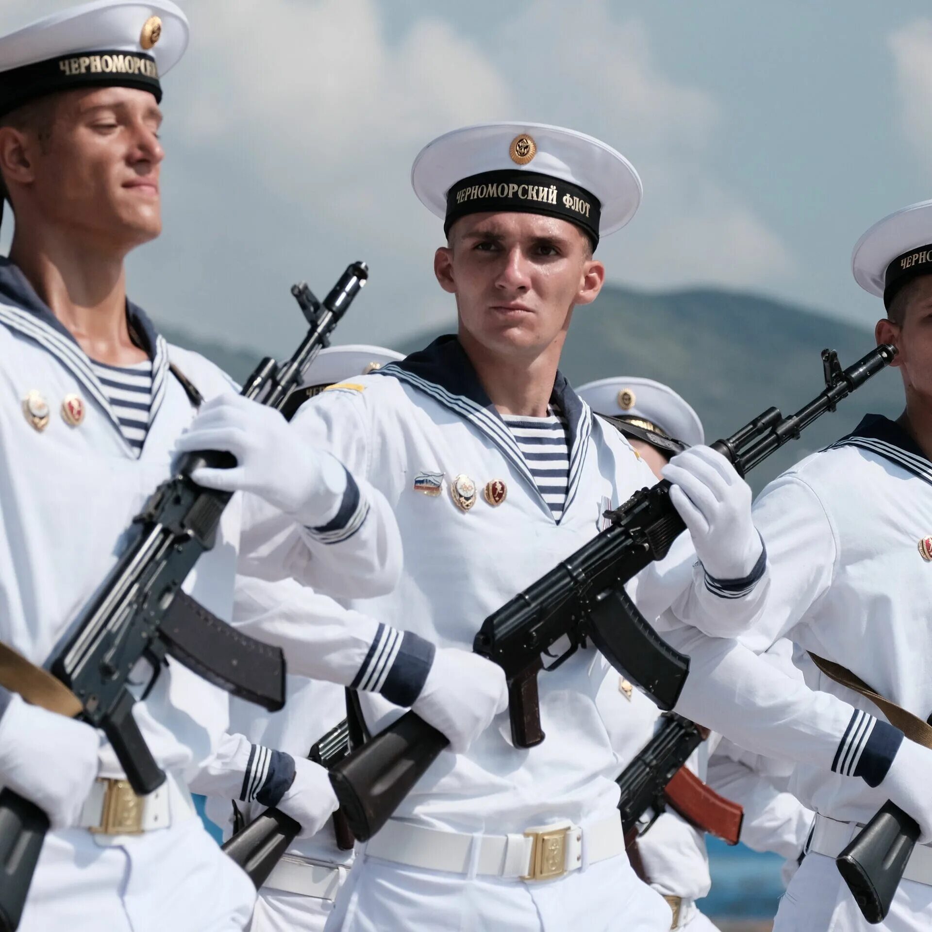 Военный морской флот. Военная форма матроса вмф рф. Тельняшка морская пехота вмф рф. Тихоокеанский морской флот владивосток. Моряк род.