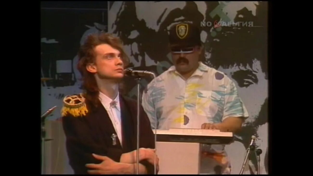 мона зари. от зари до зари от темна текст.