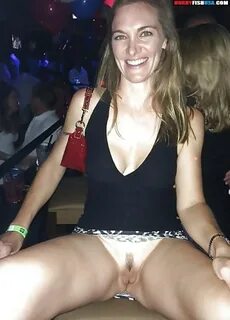Peeking Up Her Skirt at her naked Pussy (67 photos) .