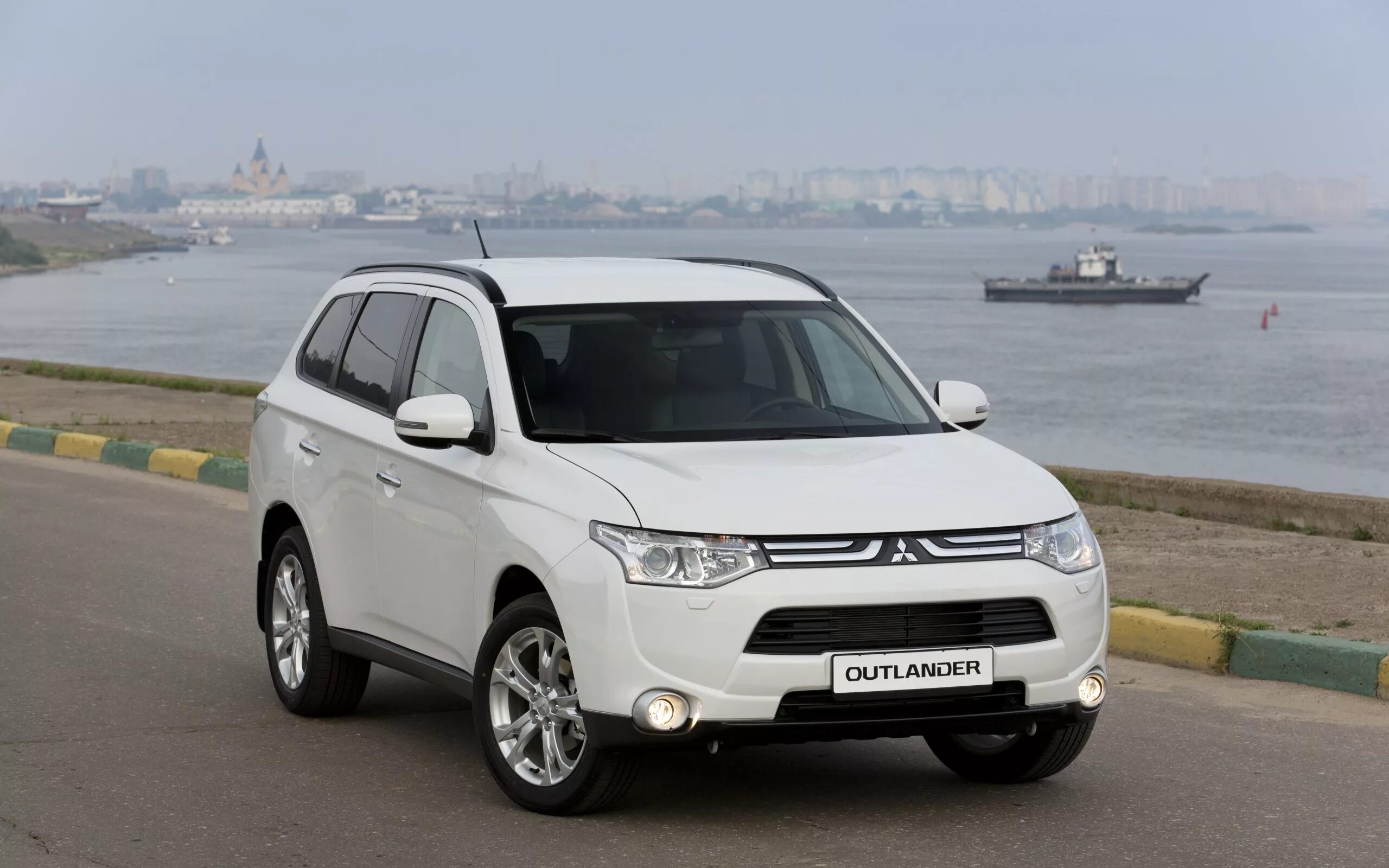 Дилеры мицубиси аутлендер. Mitsubishi Outlander 2013. Митсубиси Outlander 2013. Мицубиси Аутлендер 2013. Митсубиши Аутлендер 2013.