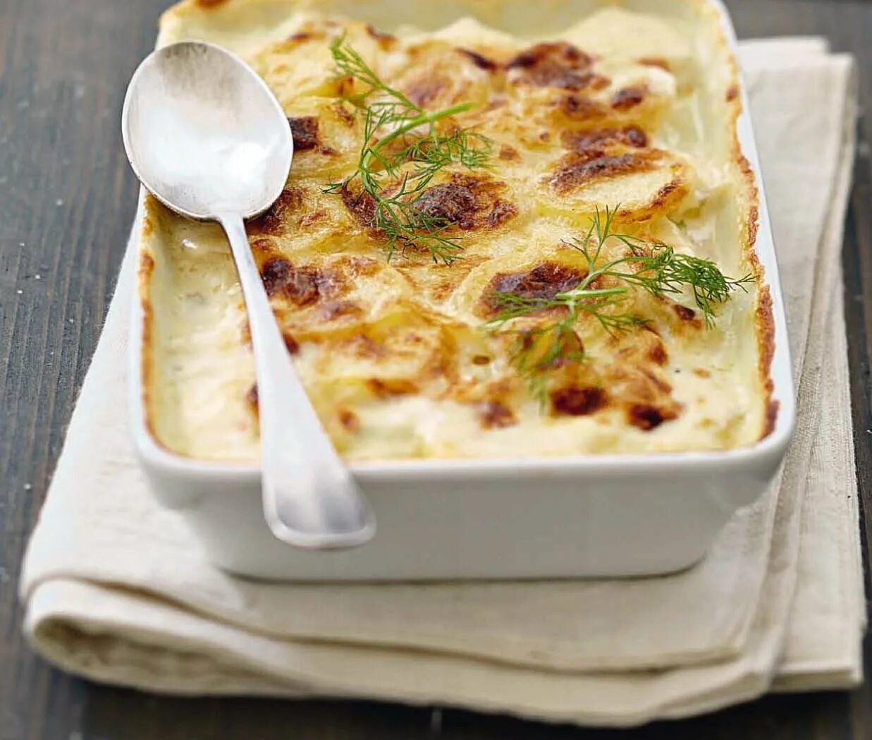 Гратен дофинуа. Гратен Дофинуа Gratin dauphinois. Картофель гратен Дофинуа. Гратен (Gratin). Картофельная запеканка гратен.