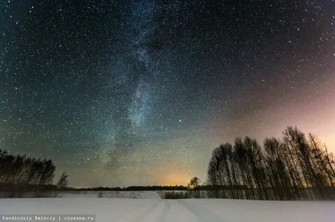 Можно наблюдать такое явление как белые ночи