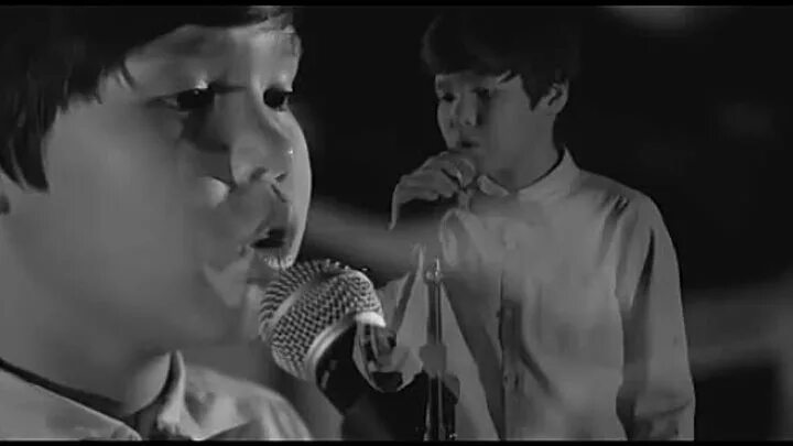 Казахский мальчик поет. Мальчик поет про маму. Мальчик поет песню про маму. Армянский мальчик маме поет. Казахский мальчик поет.