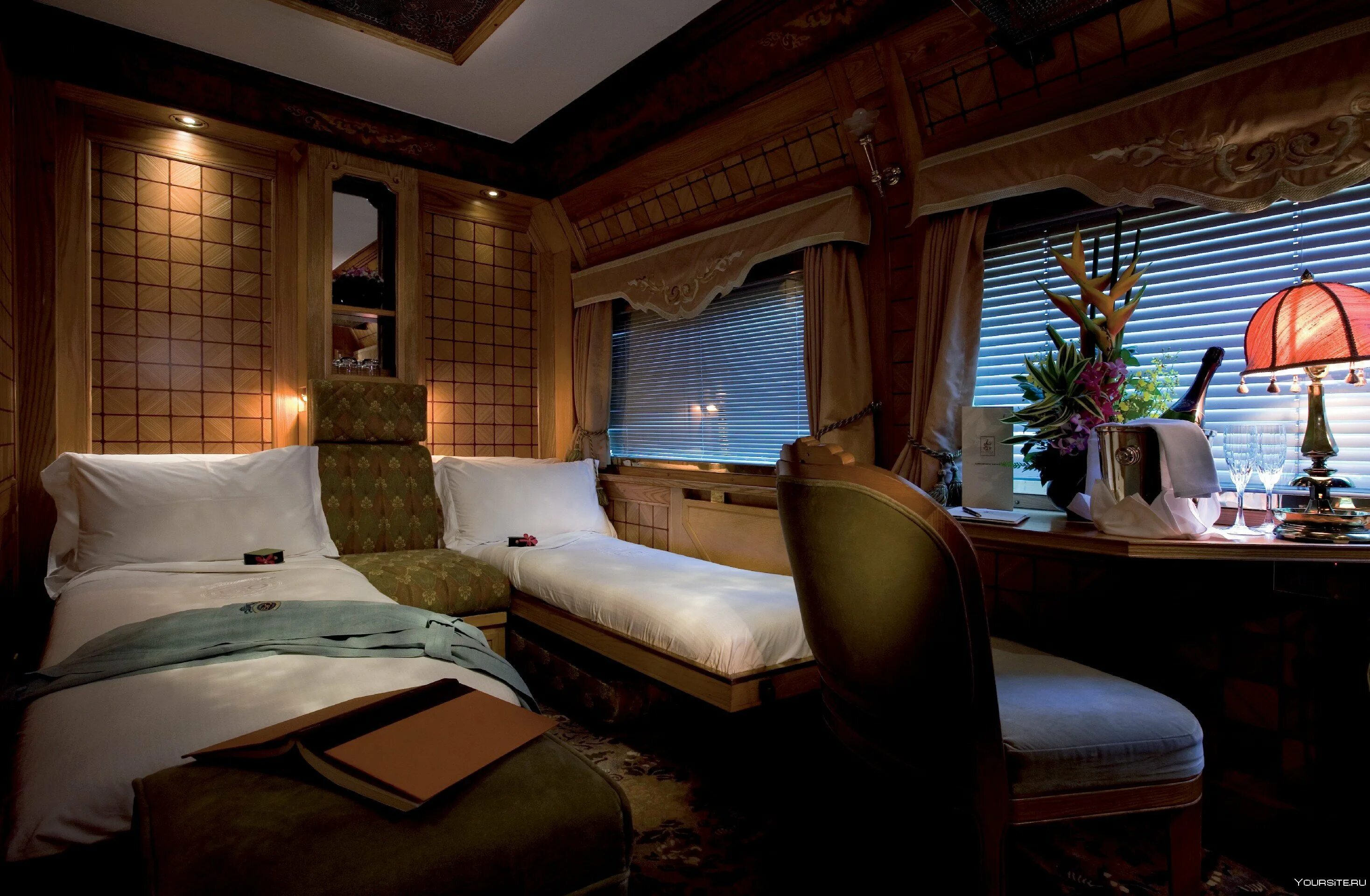 Поезд по индии махараджа экспресс. Поезд deccan odyssey. Дорогие купе в поезде. Дорогие купе в поезде. Поезд belmond grand hibernian.