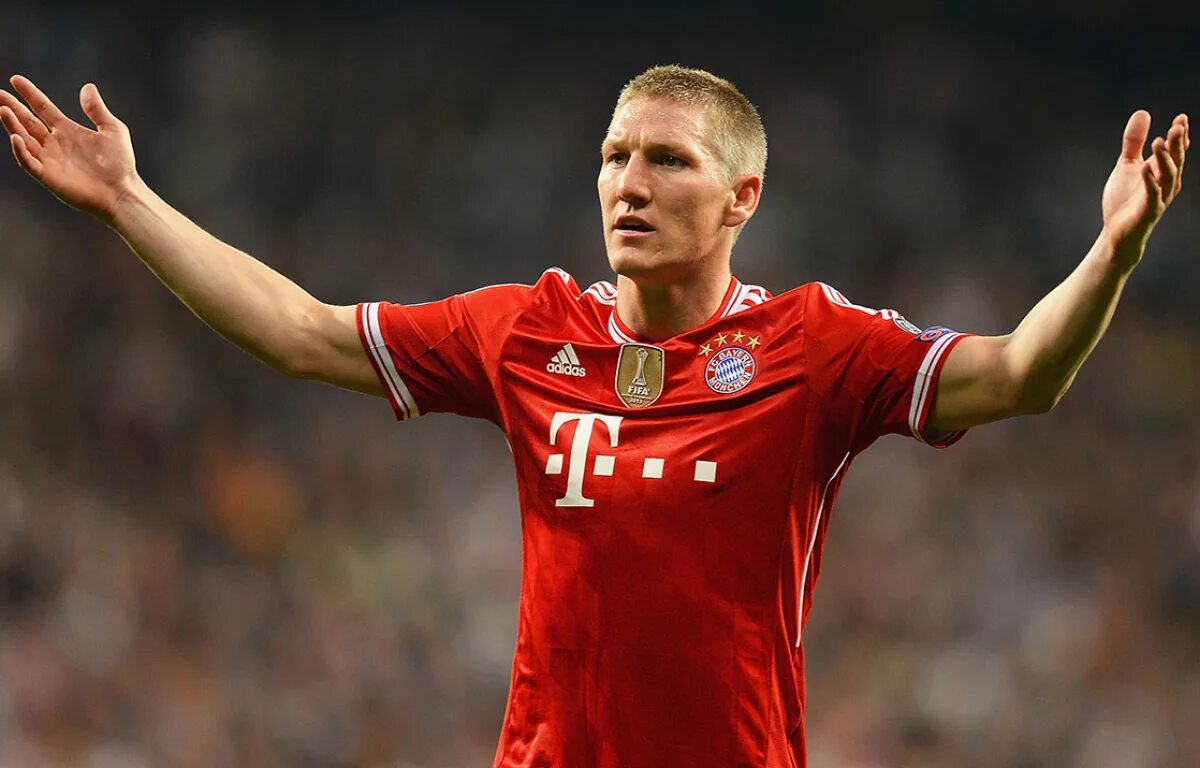 Бастиан швайнштайгер. Bastian Schweinsteiger Бавария. Бастиан Швайнштайгер футболист. Бастиан Швайнштайгер рост. Швайнштайгер Бастиан со спины.