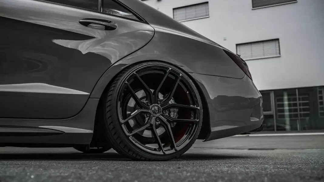 Z performance. Z-Performance диски AMG. Z Performance ZP2.1. Диски 19 АМГ на CLS. Z-Performance ZP2.1 r19.