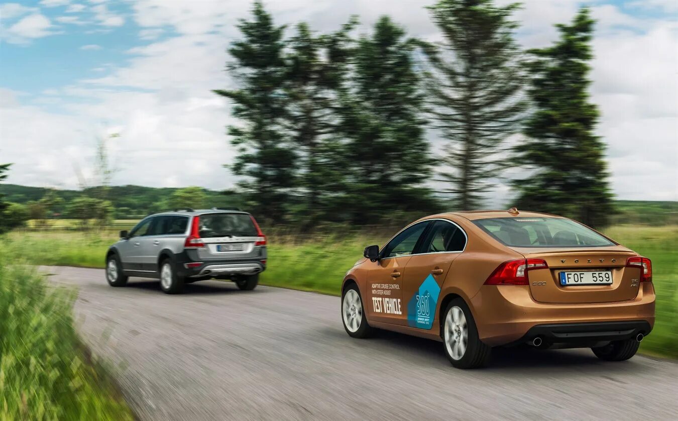 Иди автомобили. Volvo Safety. Вольво безопасность. Вольво с адаптивной. Вольво кар плей.