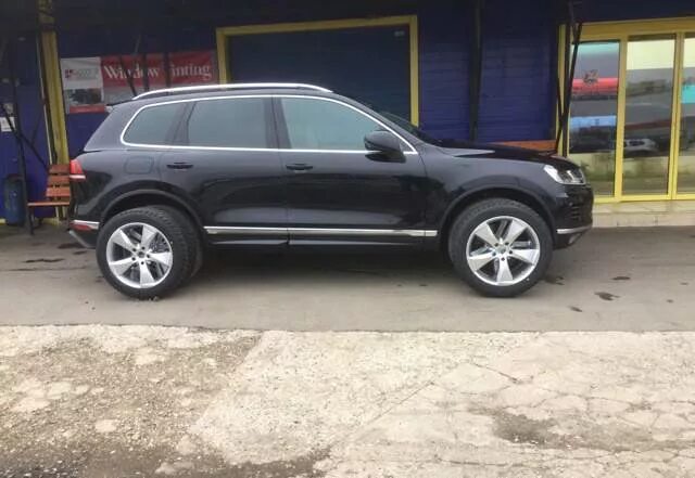 Фольксваген туарег r20. Touareg nf r20. Туарег nf r20. Диски на vw touareg r20. Туарег nf r20.
