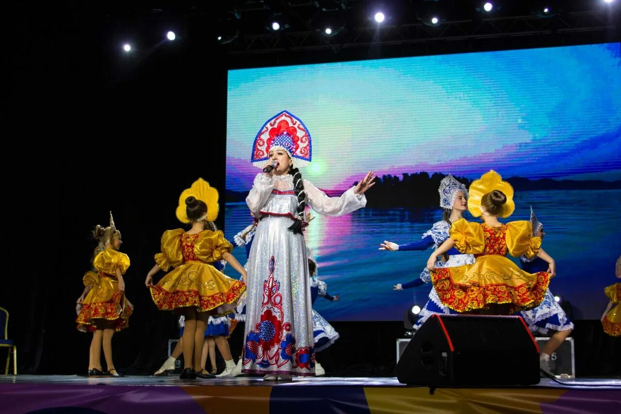 Ансамбль российской армии им александрова. Дарья павлова арфистка. Сумишевский, песня о сахалине. Сахалинец песня. Сахалинец песня.