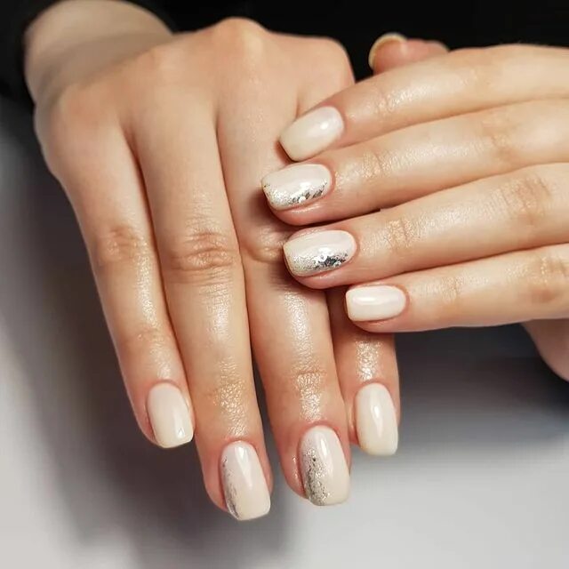 маленькие ногти маникюр обратная луна. маникюр в москве недорого и качественно. ногти москва. маникюр в москве недорого и качественно. салонный маникюр.