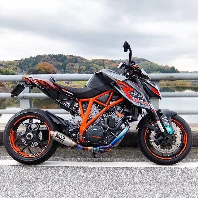 Мотоцикл ктм 1290. Super duke 1290 r. Ктм 1290 super duke r. Ktm duke 1290 r. Ktm 1290 super duke r.