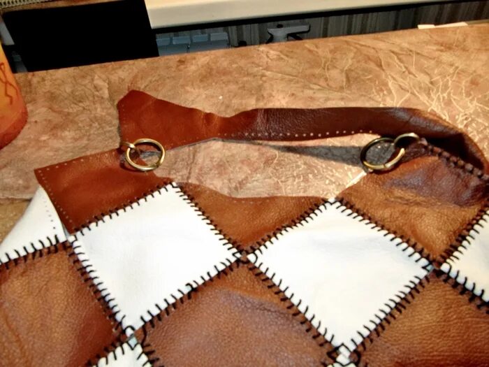 Нож для среза края кожи. Порезать колготки на полоски для коврика. Кромкорез для кожи. Резак для кожи. Нарезать кожу.