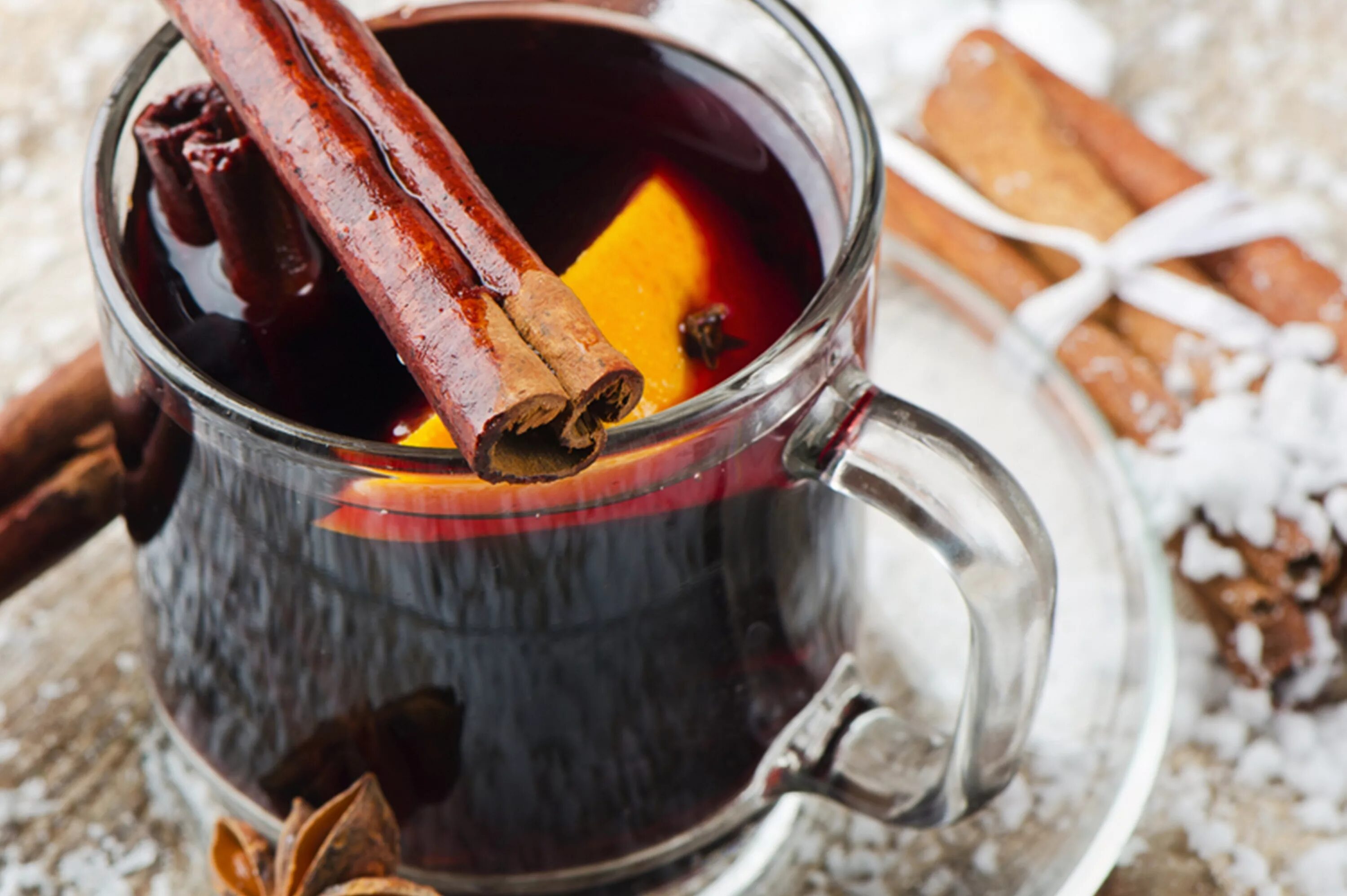 С чем пьют глинтвейн. Глинтвейн mulled wine. напиток глинтвейн безалкогольный. масала глинтвейн. глинтвейн gedonia.