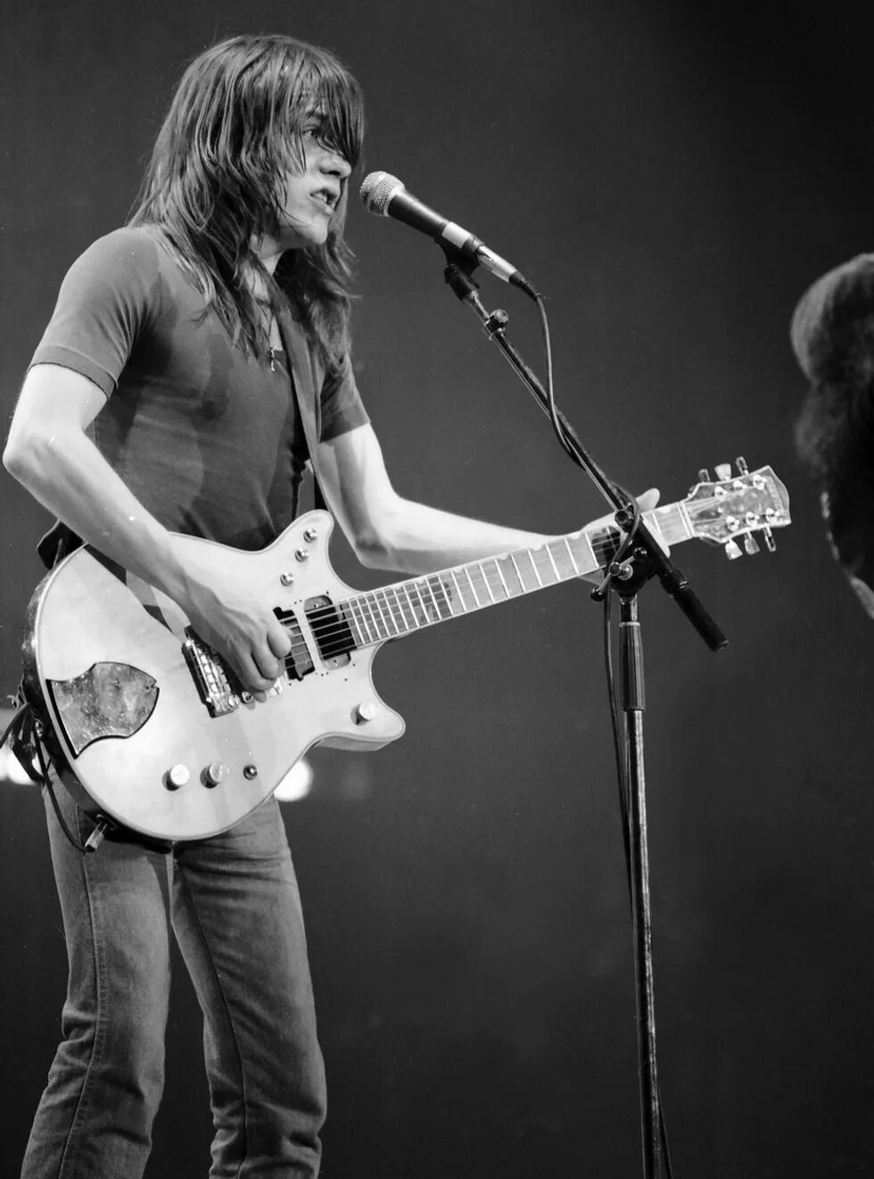 Малькольм янг. Малькольм ac dc. ac dc malcolm young. malcolm young в молодости. ритм гитарист ac dc.